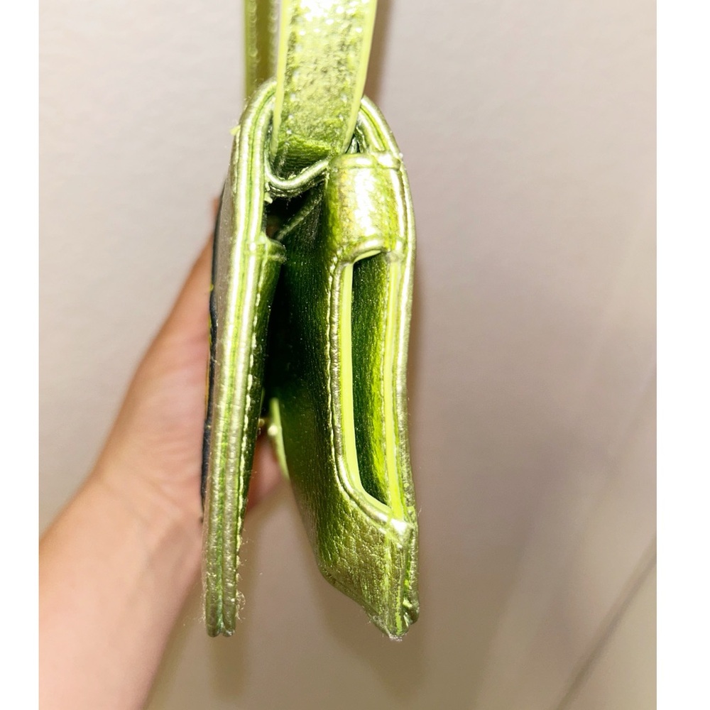 DISNEY x DANIELLE NICOLE Tinkerbell Crossbody Phone-Wallet bag in Metall… - Picture 12 of 13